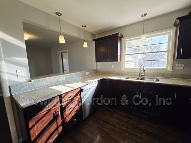 Foto del edificio - 2817 Paden Dr