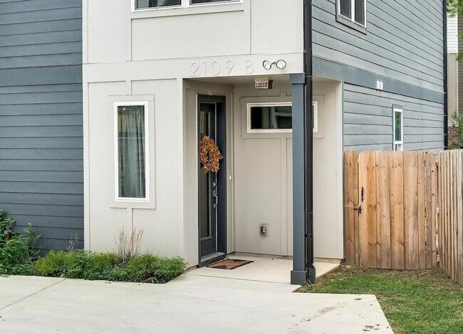 Foto del edificio - 2109 23rd Ave N