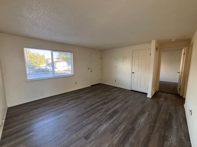 Building Photo - 4035-4037 Amber Ln