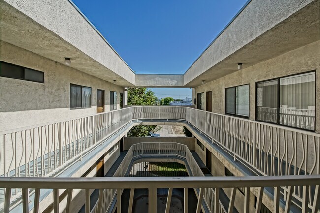 Building Photo - 1652 W 204th St