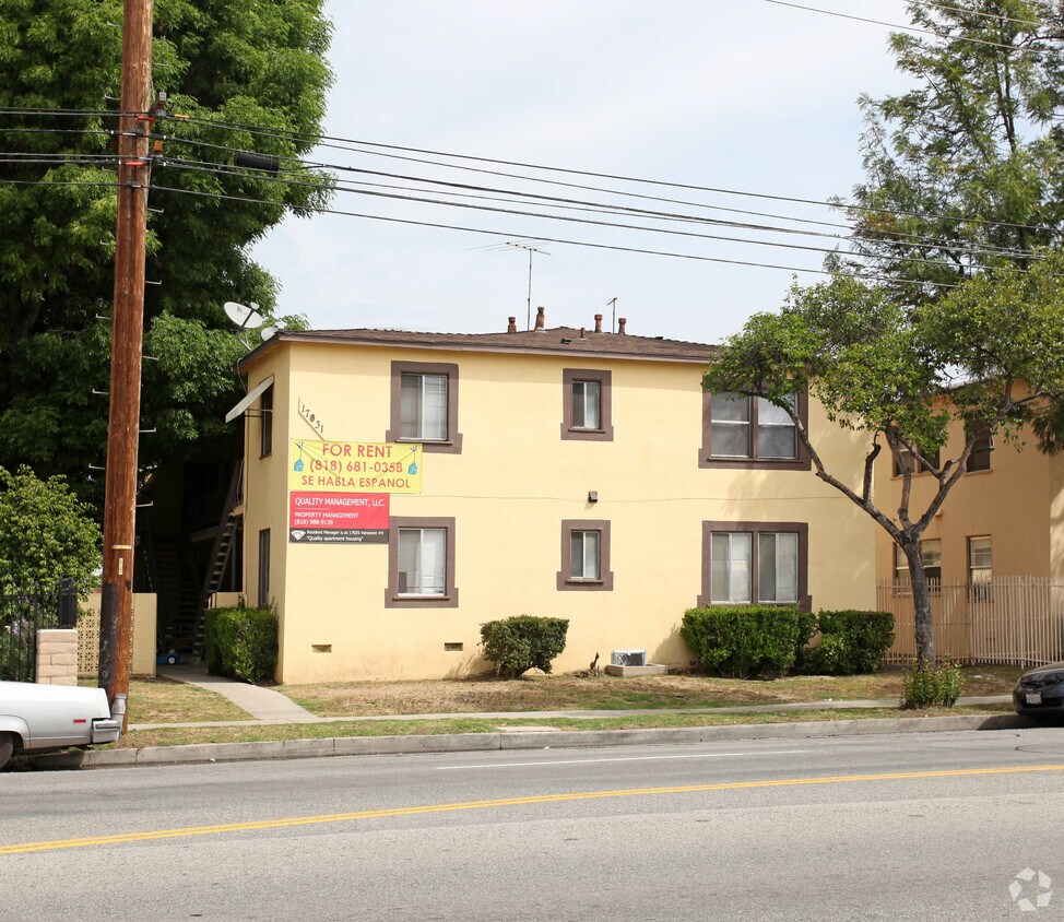 Building Photo - 17031 Vanowen St