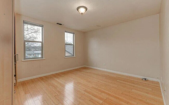 Foto del edificio - 4790 Fall St