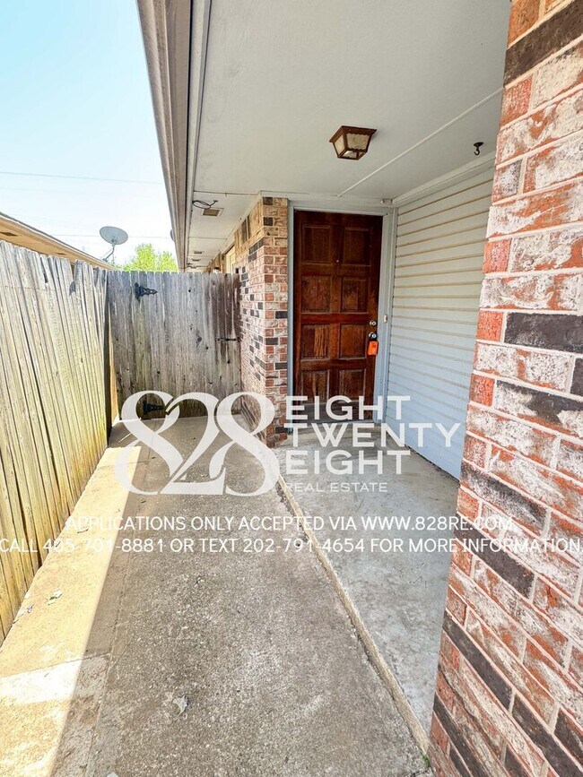Building Photo - *COMING SOON for May-June 2026 Move in! West Norman 2 Bed/2 Bath Duplex with Two-Car Garage