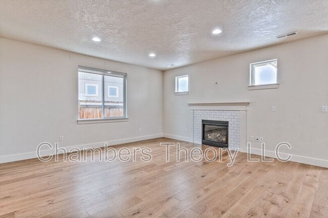 Building Photo - 3593 SW Pumice Ave