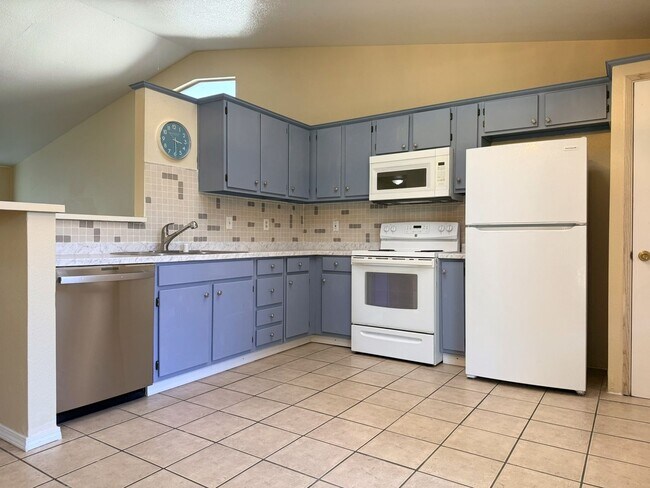 Foto del edificio - 4/2 Available NOW!!!