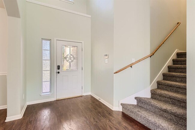 Building Photo - 105 Meadowlark Ln