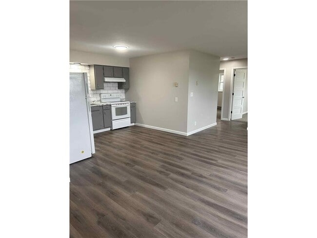 Building Photo - 114 Lake Ave S