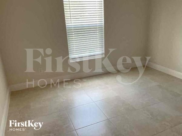 Foto del edificio - 921 NW 15th Pl