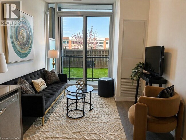 Photo du bâtiment - 4878 Powers Cmn