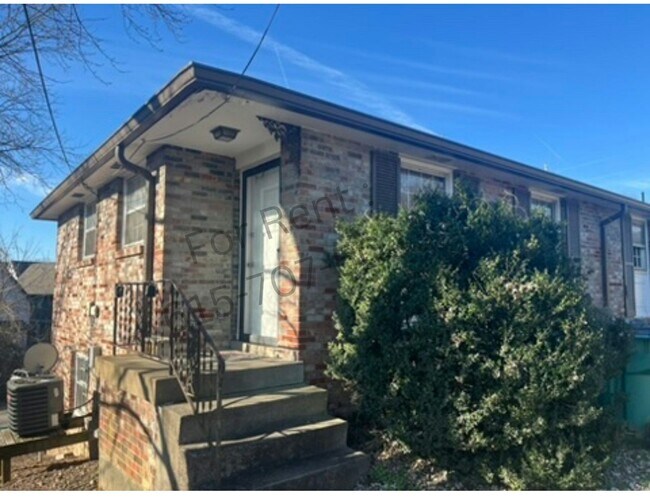 Building Photo - 805 Rose Park Dr