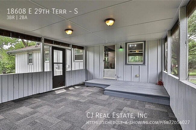 Foto del edificio - 18608 E 29 Terrace S