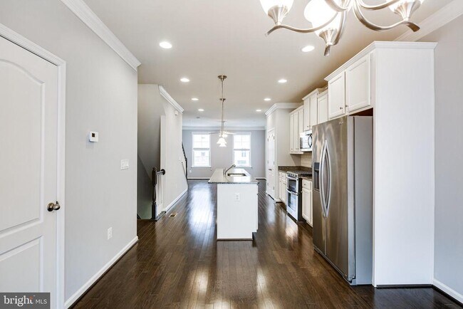 Foto del edificio - 833 Jarrett Ln