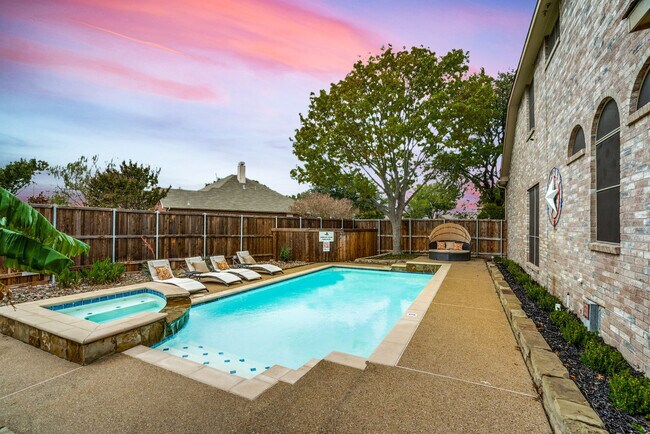 Foto del edificio - 9022 Golden Pond Dr