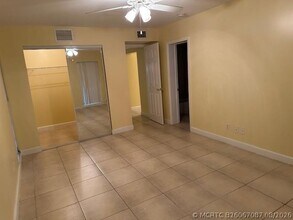 Building Photo - 7013 NW 63rd Ct