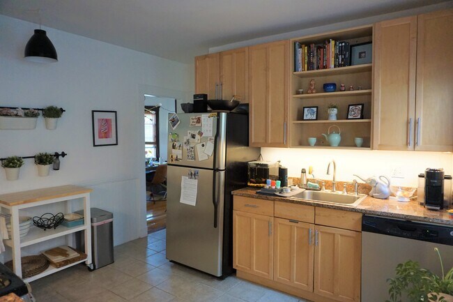 Building Photo - 83 Glen Rd