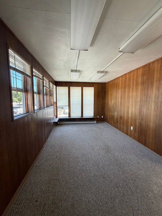 Building Photo - 127 N 8th St