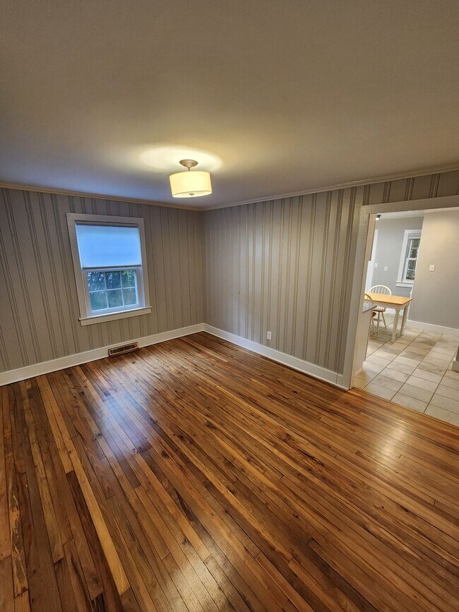 Building Photo - 102 Goldston Drive - 2br/1ba (HOUSE) - CAR...