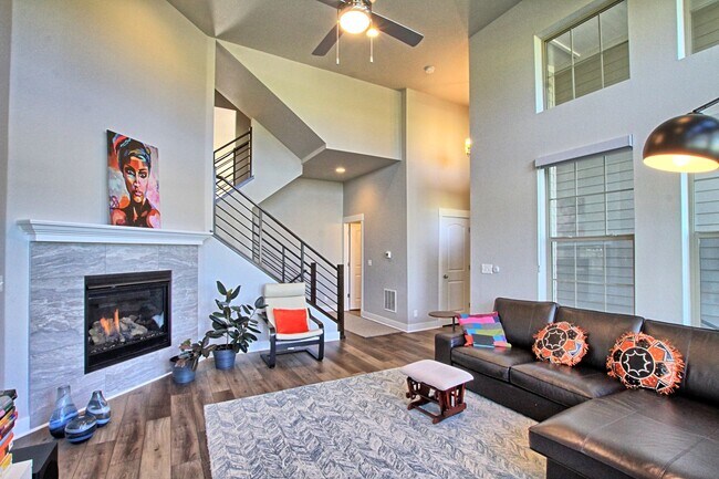 Building Photo - 3 bed 2.5 bath Central Park Home built in ...