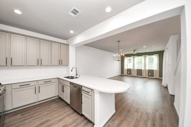 Building Photo - 7321 Hinsdale Dr