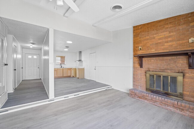 Foto del edificio - 1519 E Amherst St