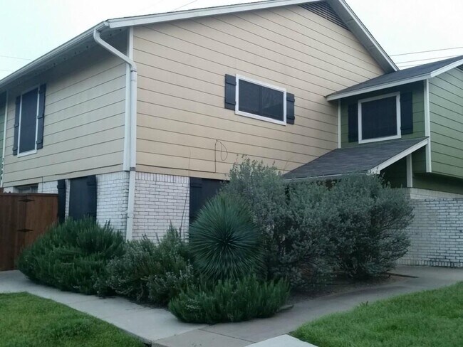 Foto del edificio - 7204 Creekside Dr