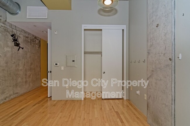 Building Photo - 1025 Island Ave