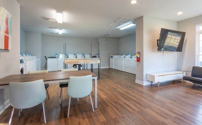 Building Photo - Nu Six Forks