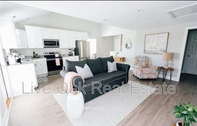 Building Photo - 402 33rd St