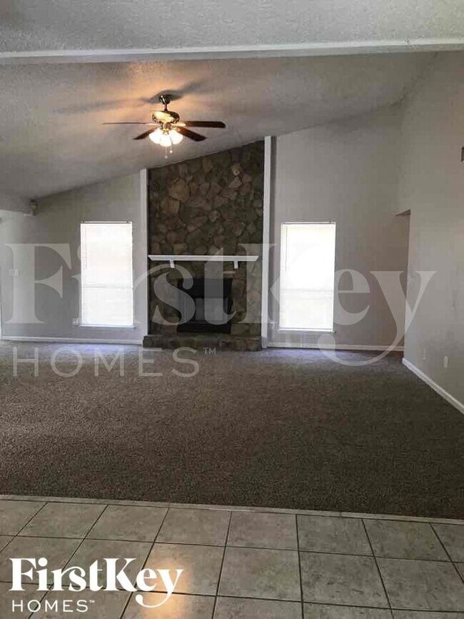 Foto del edificio - 6635 Greenbower Ln