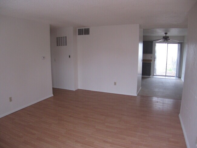 Building Photo - 487 32 Rd