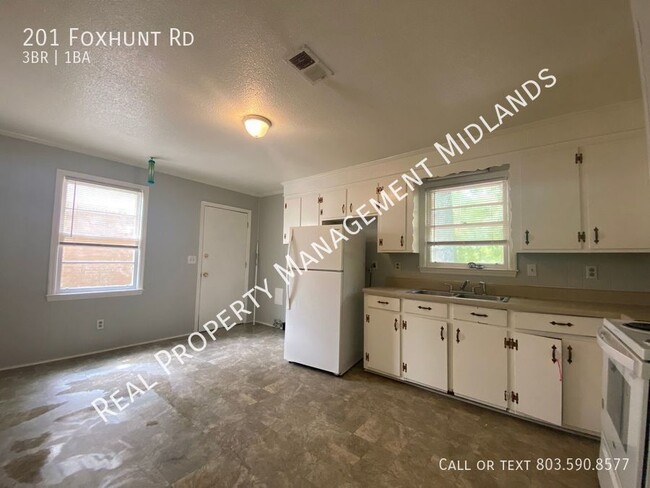 Building Photo - Charming 3-Bedroom Home in Charleswood Sub...