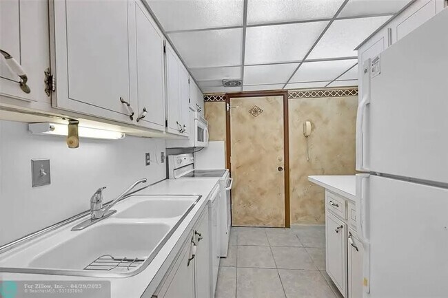 Foto del edificio - 6700 NE 22nd Way