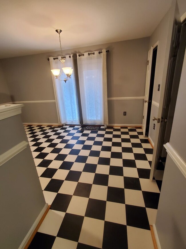 Building Photo - Welcome to your next home, where comfort m...