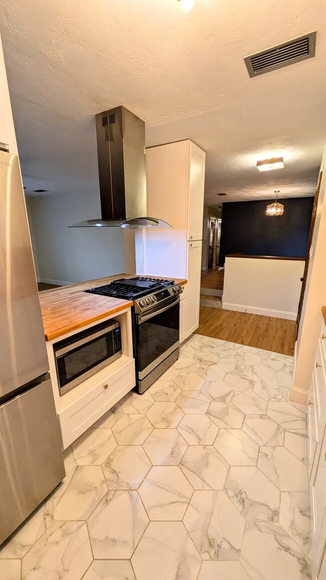 Building Photo - 5014 NW 29th St