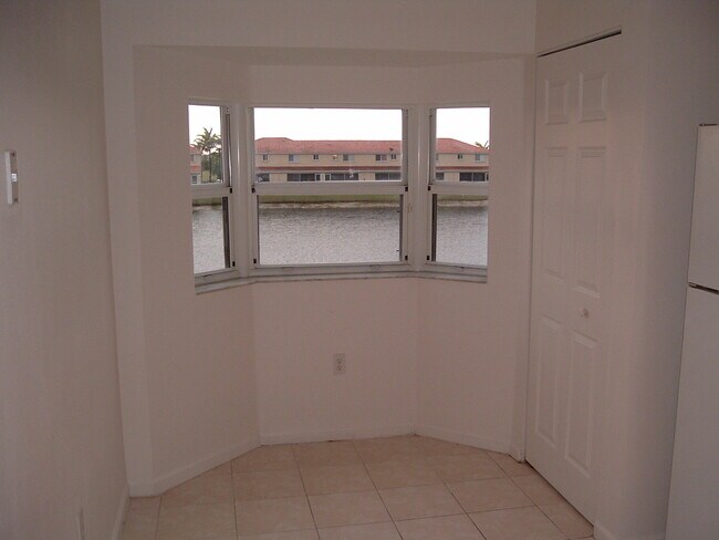 Foto del edificio - 3482 Briar Bay Blvd
