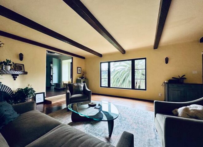 Foto del edificio - 4067 Glenalbyn Dr
