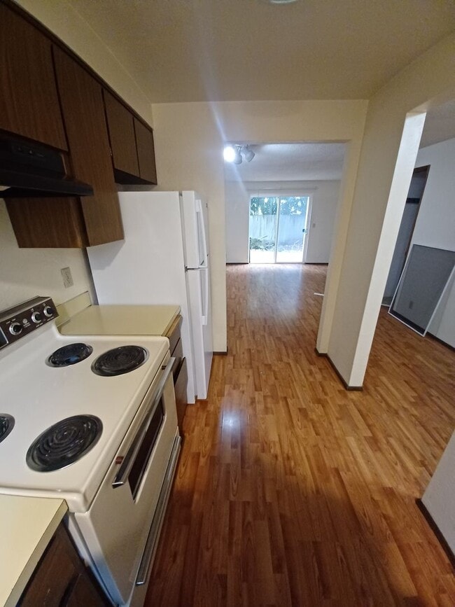 Building Photo - Gama08~1232 W 8th Ave.