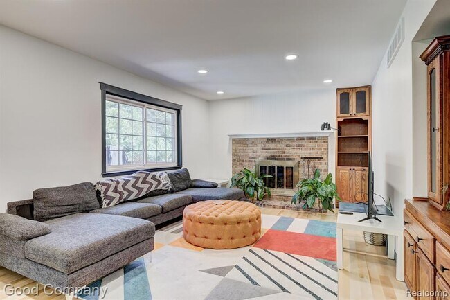 Foto del edificio - 41490 Hanford Rd