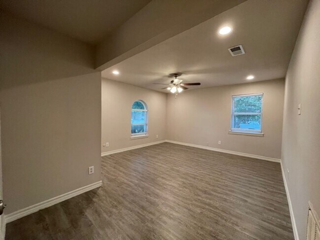 Foto del edificio - 1017-1019 Mullins Street