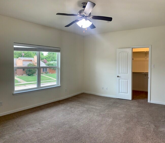 Foto del edificio - 1412 Lakecrest Ln