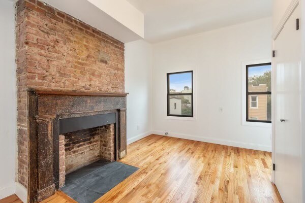 Building Photo - 524 Lorimer St