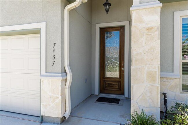 Building Photo - 7437 Seal Beach Ct