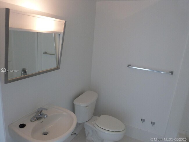 Foto del edificio - 2217 NW 7th St