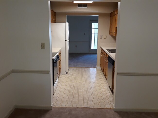 Kitchen from Dining - 70 Ashlea Village