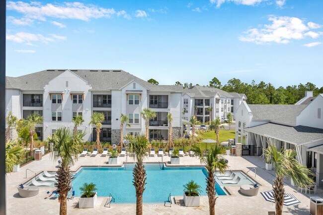 Building Photo - Tapestry Palmera