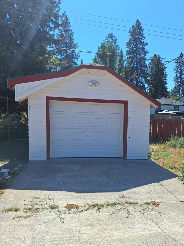Building Photo - 3918 E 8th Ave