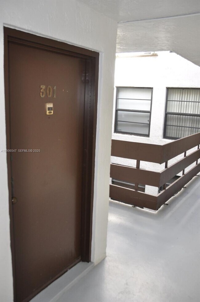 Building Photo - 9140 SW 123rd Ct