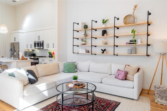 Foto del edificio - 8307 Hathaway Dr