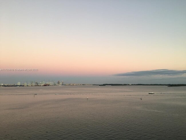 Foto del edificio - 1408 Brickell Bay Dr