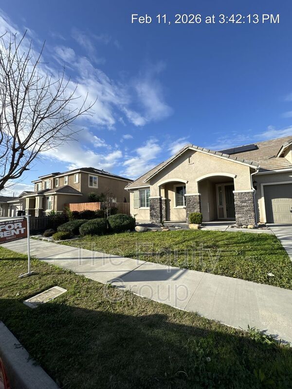 Building Photo - 4418 W Robin Ave